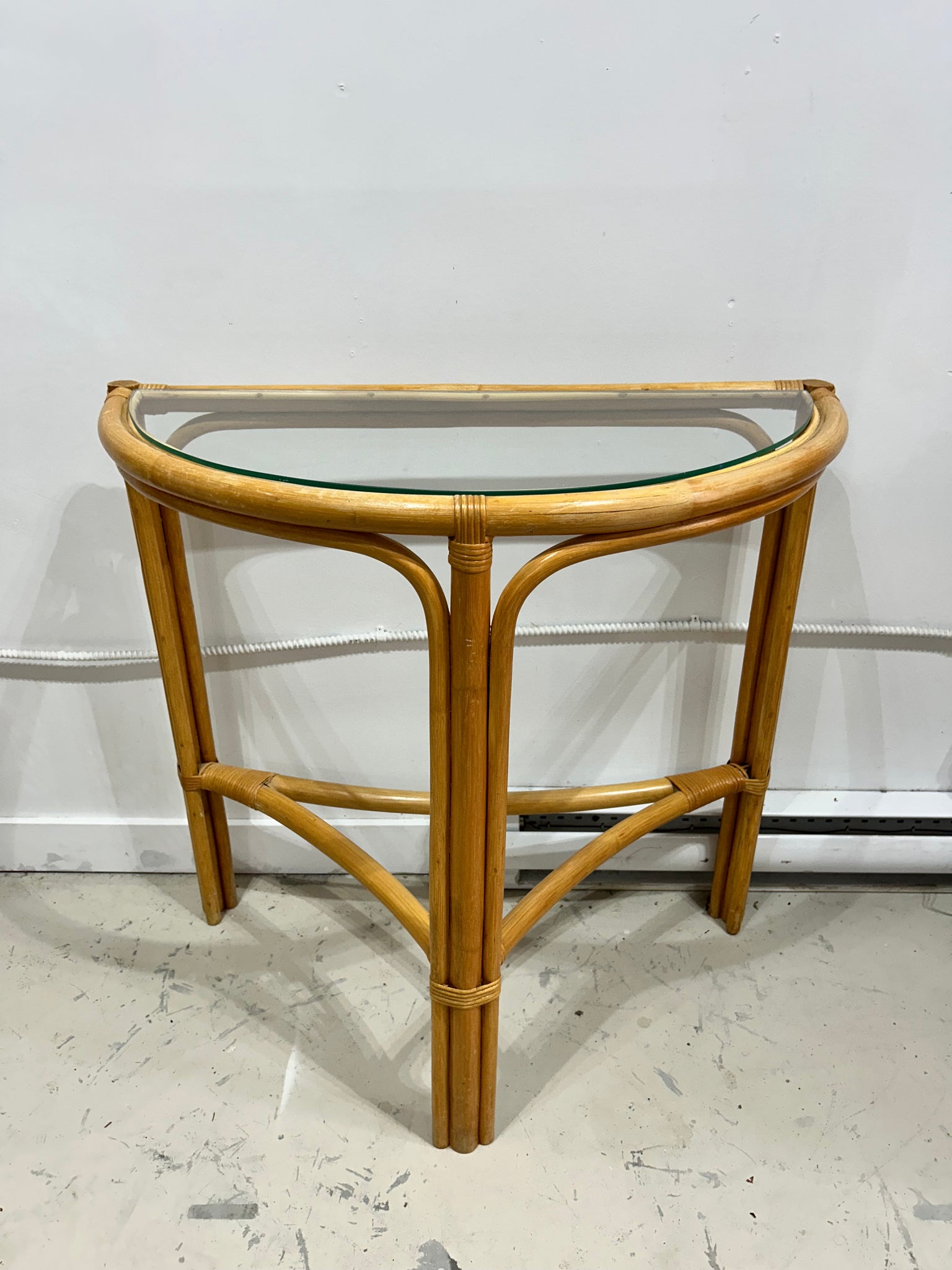 Table console demi-lune et miroir arché en bambou