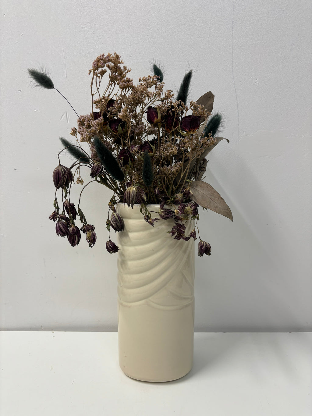 Vase art deco en céramique beige