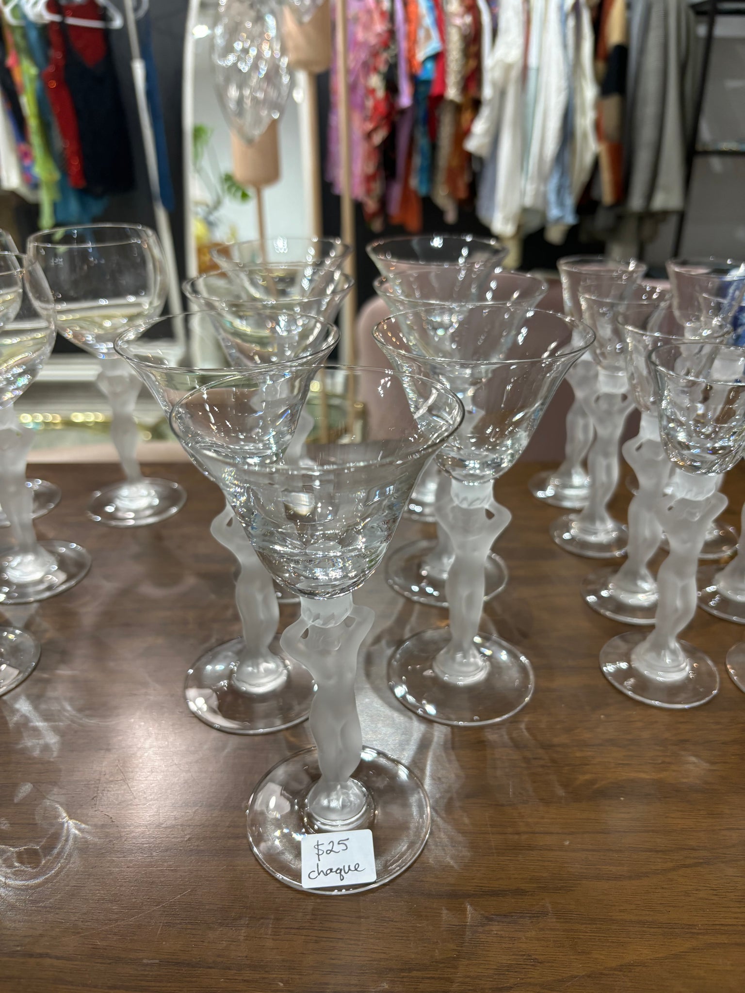 Sélection de verres en cristal Bacchante de Bayel avec pieds de femmes givrés