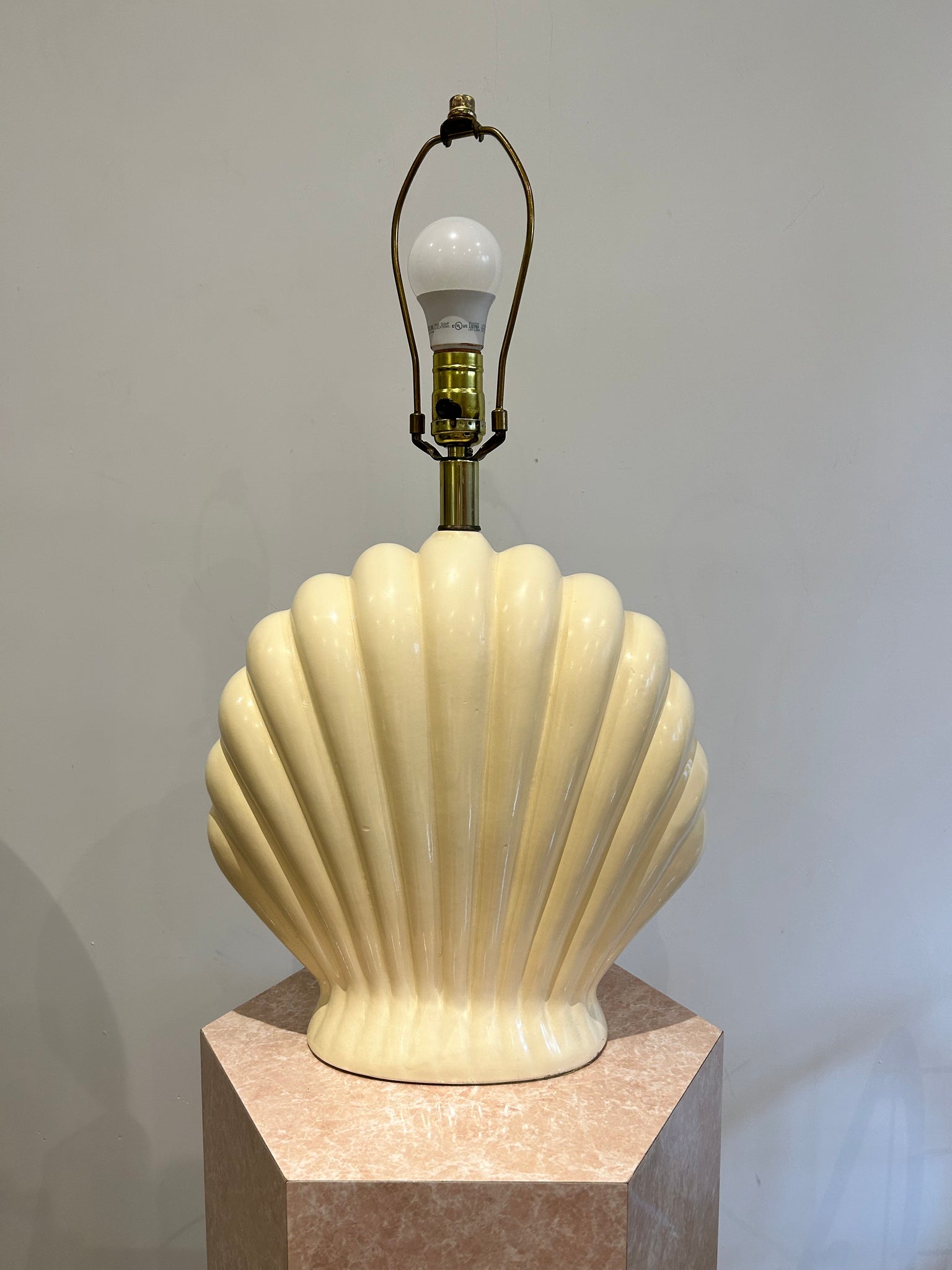 Cream art deco ceramic seashell lamp