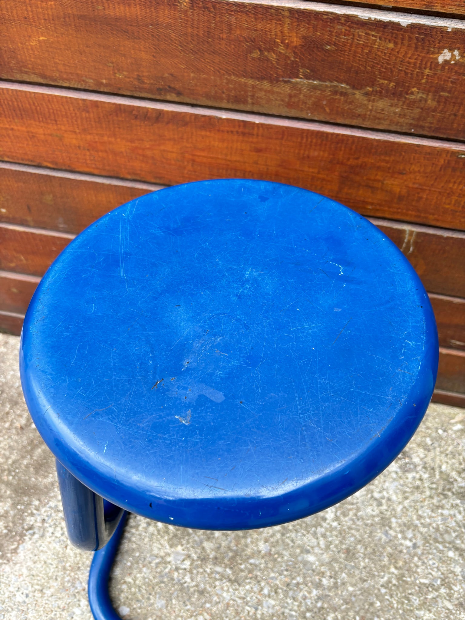 Tabouret de bar bleu marin paperclip