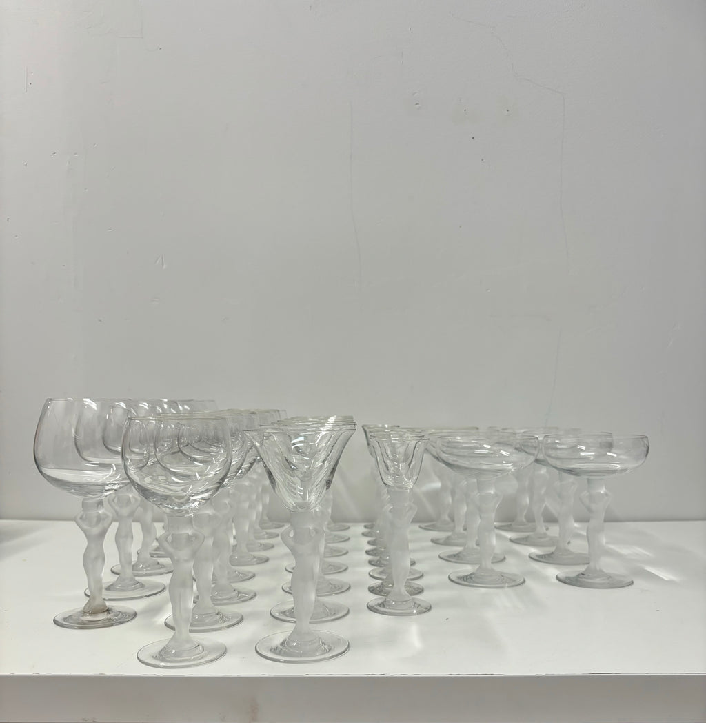 Sélection de verres en cristal Bacchante de Bayel avec pieds de femmes givrés