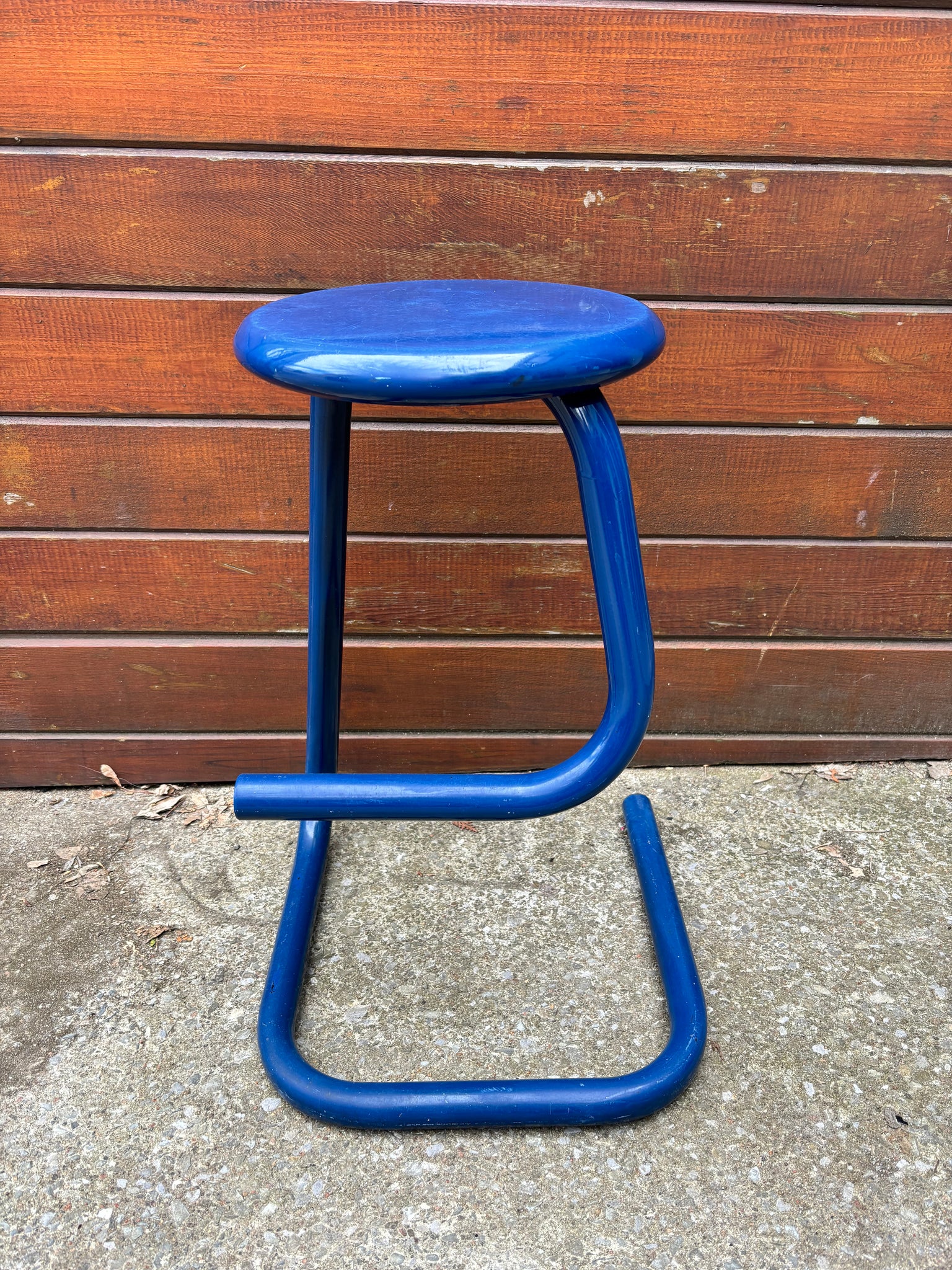 Tabouret de bar bleu marin paperclip