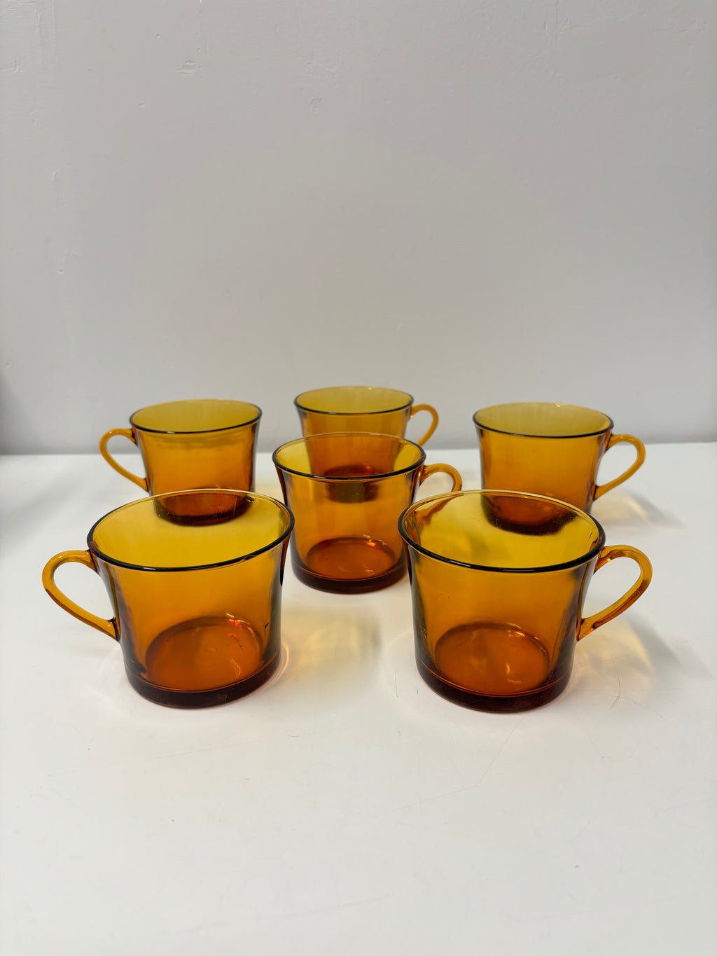 Ensemble de grandes tasses Duralex en verre ambré