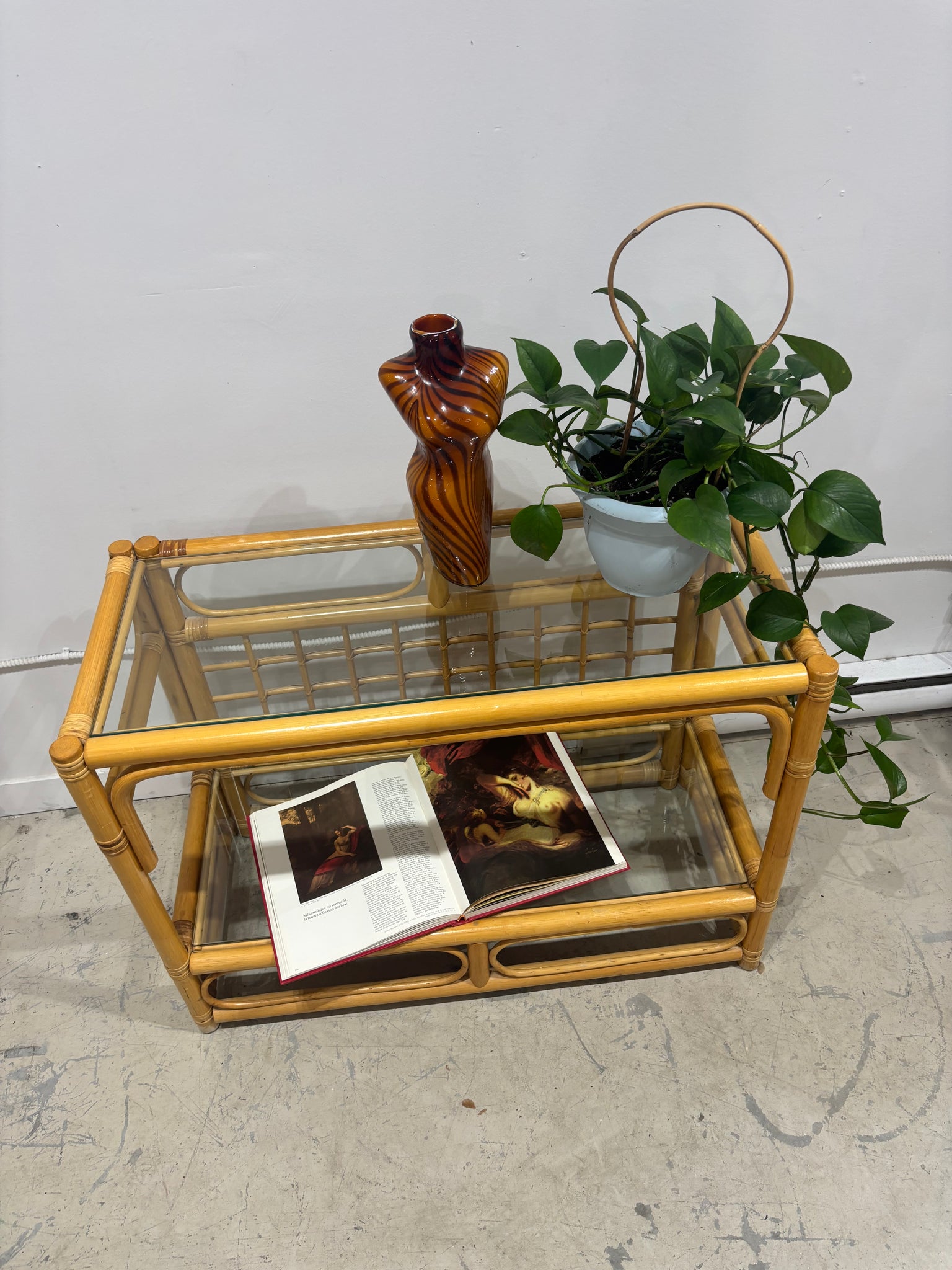 Table console en bambou et verre