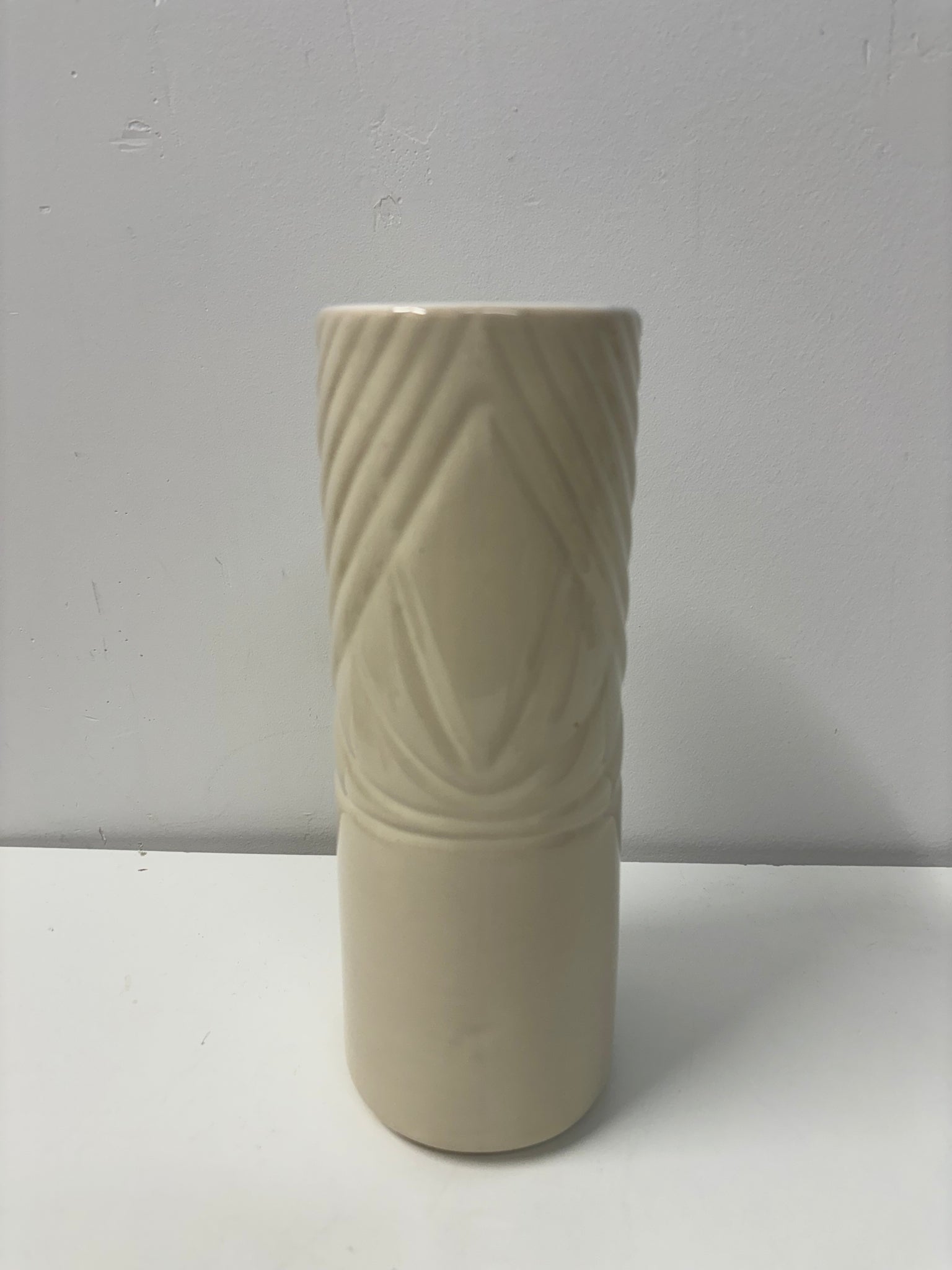 Vase art deco en céramique beige