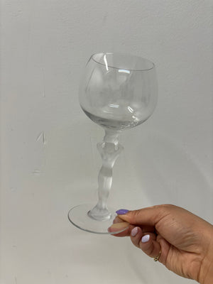 Sélection de verres en cristal Bacchante de Bayel avec pieds de femmes givrés