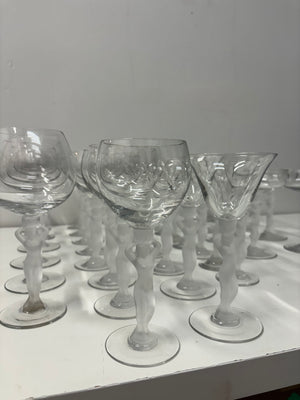 Sélection de verres en cristal Bacchante de Bayel avec pieds de femmes givrés