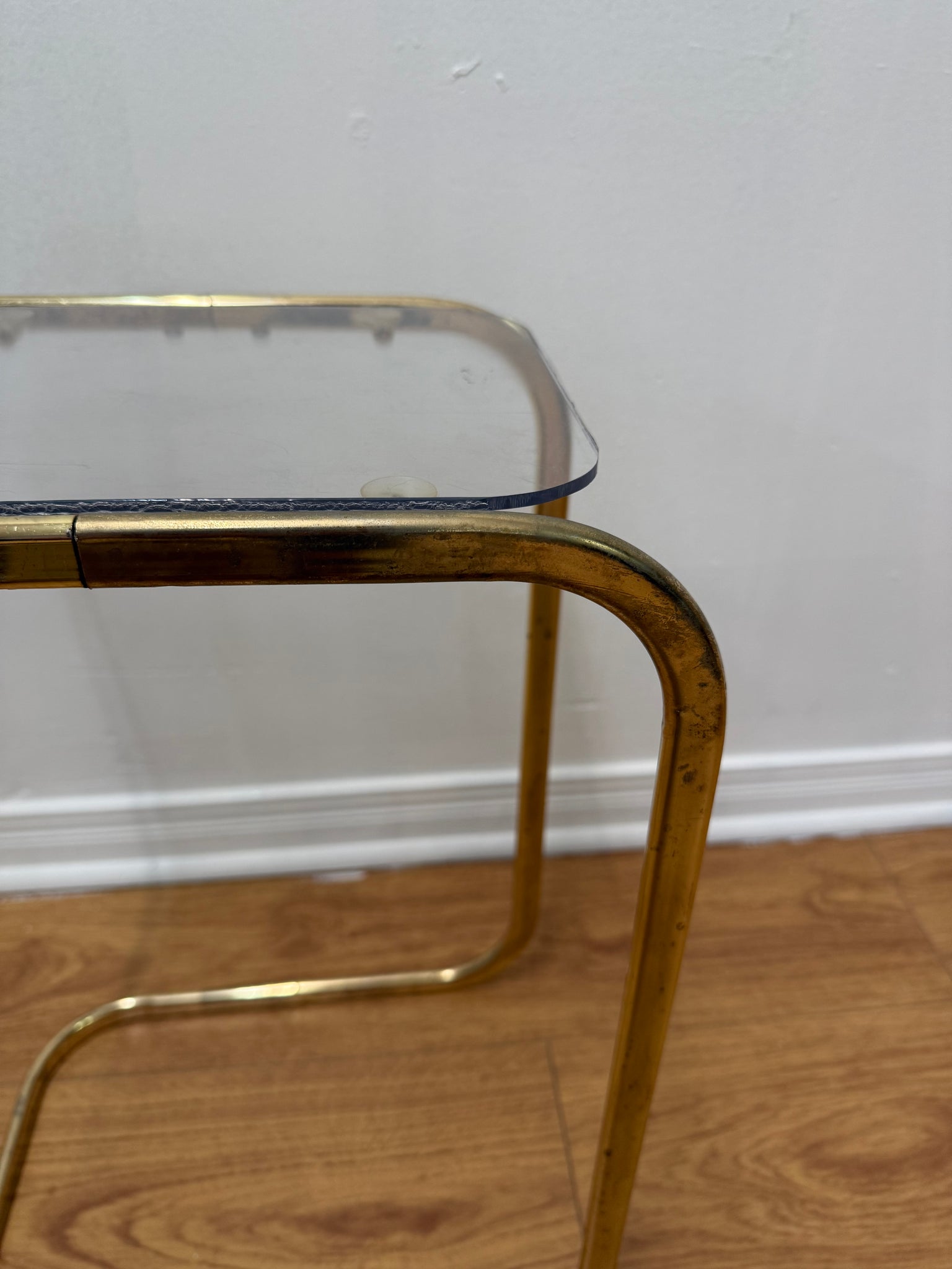 Tables d’appoint C doré laiton