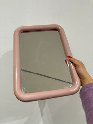 Petit miroir rectangulaire en plastique vieux rose