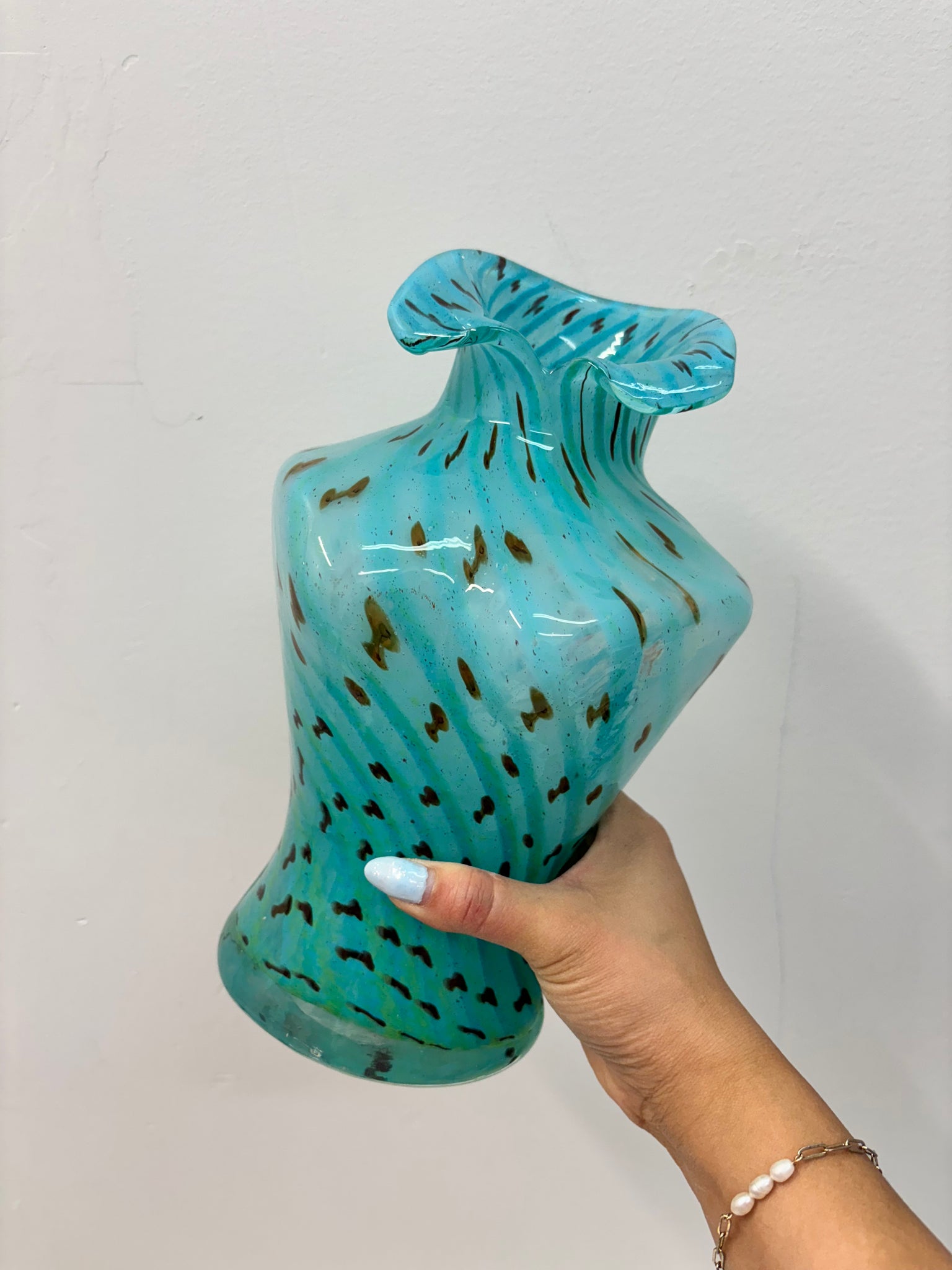 Vase de corps bleu en verre de style Murano