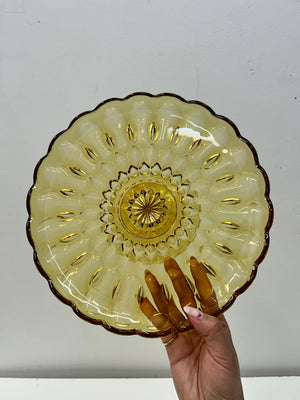 Assiette à gâteau sur pied en verre jaune