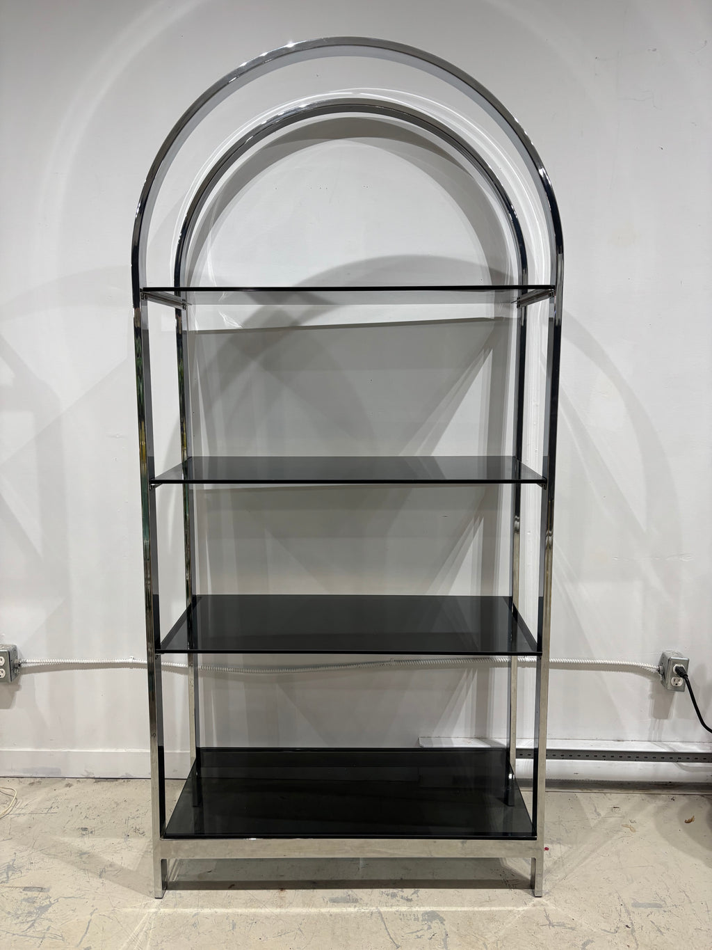 XL étagère arche en chrome et verre smokey black