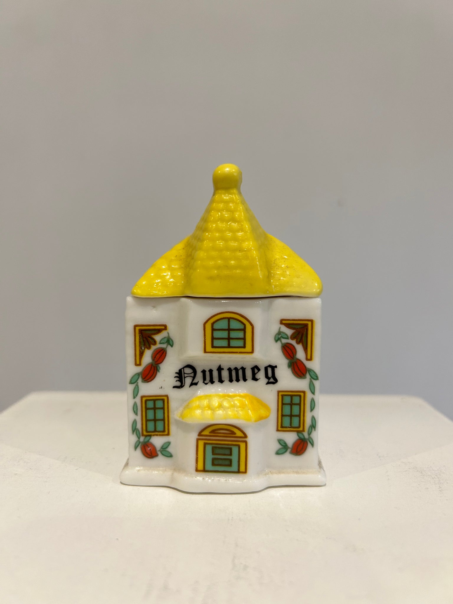 Set of 9 spice houses