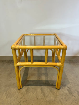 Petite table d’appoint carré en bambou et rotin
