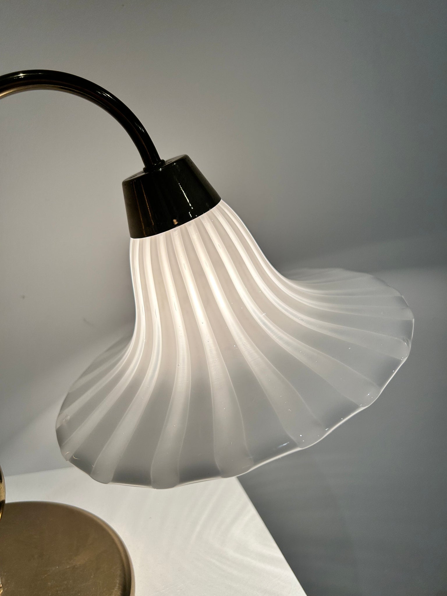 White swirl Murano glass & brass table lamp