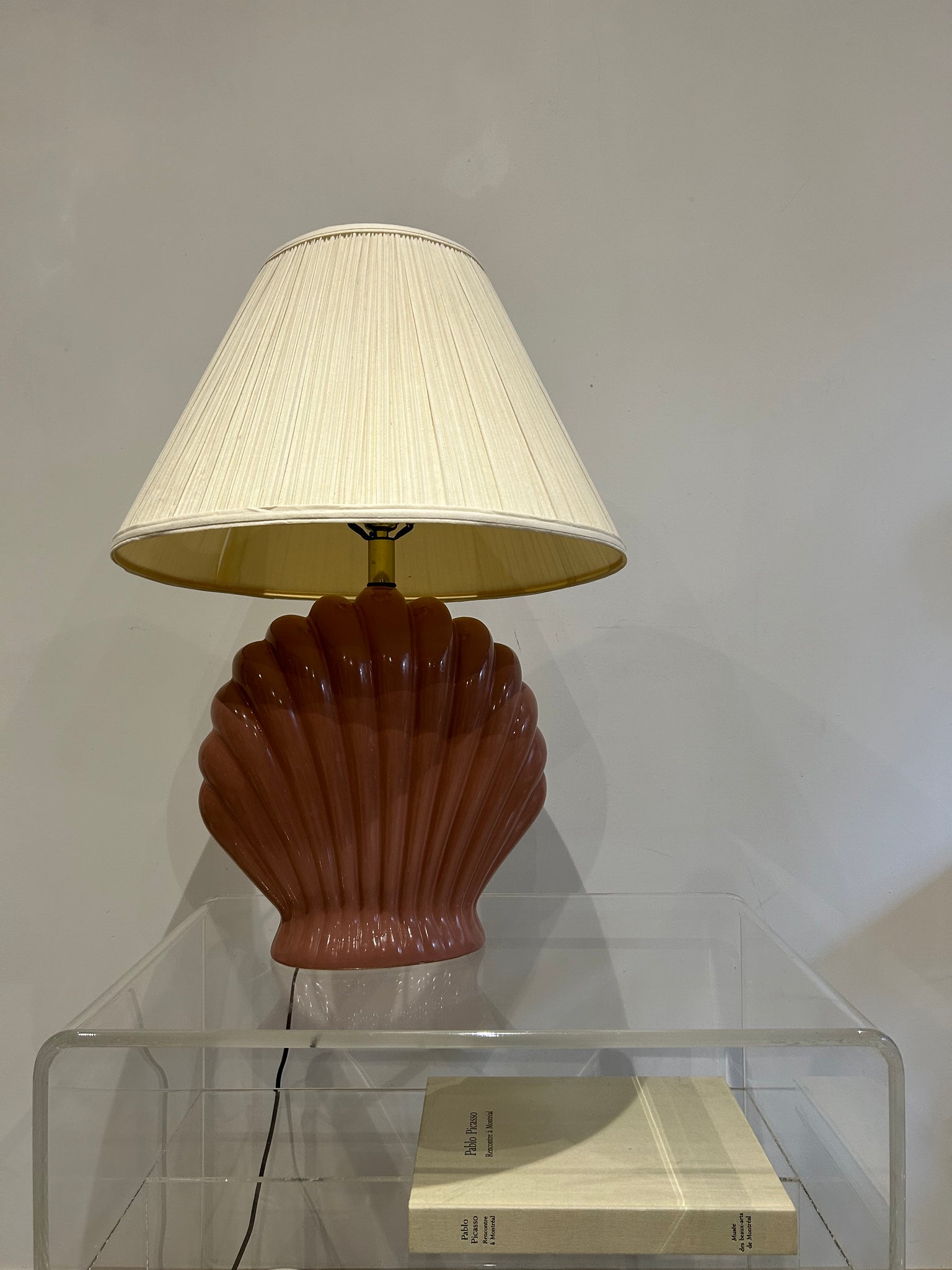 Dusty rose art deco ceramic seashell lamp