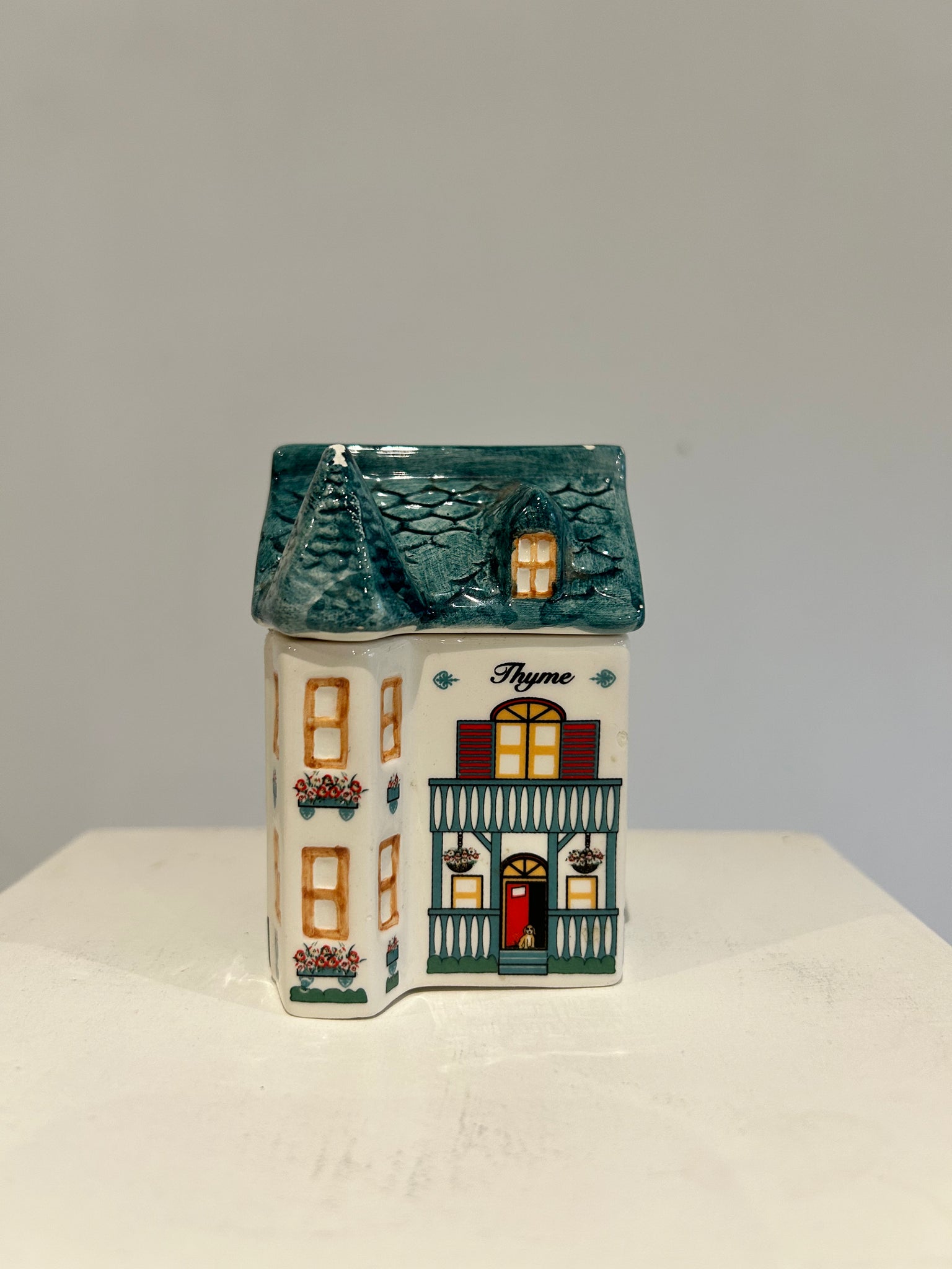 Set of 9 spice houses
