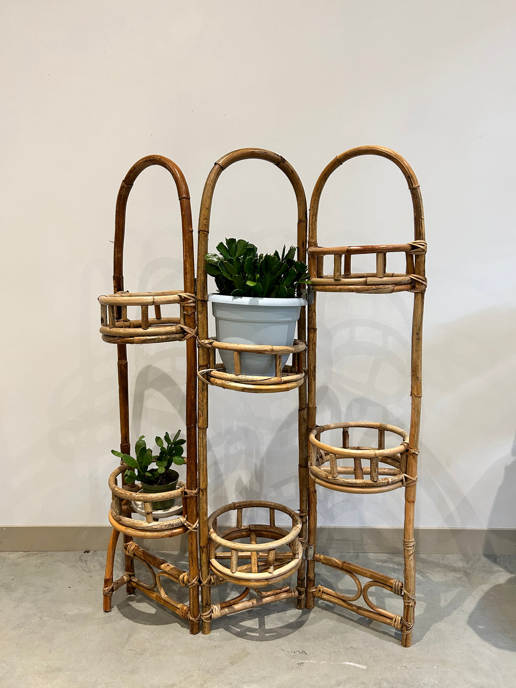 Small bamboo paravent with planters