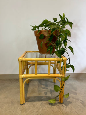 Petite table d’appoint carré en bambou et rotin