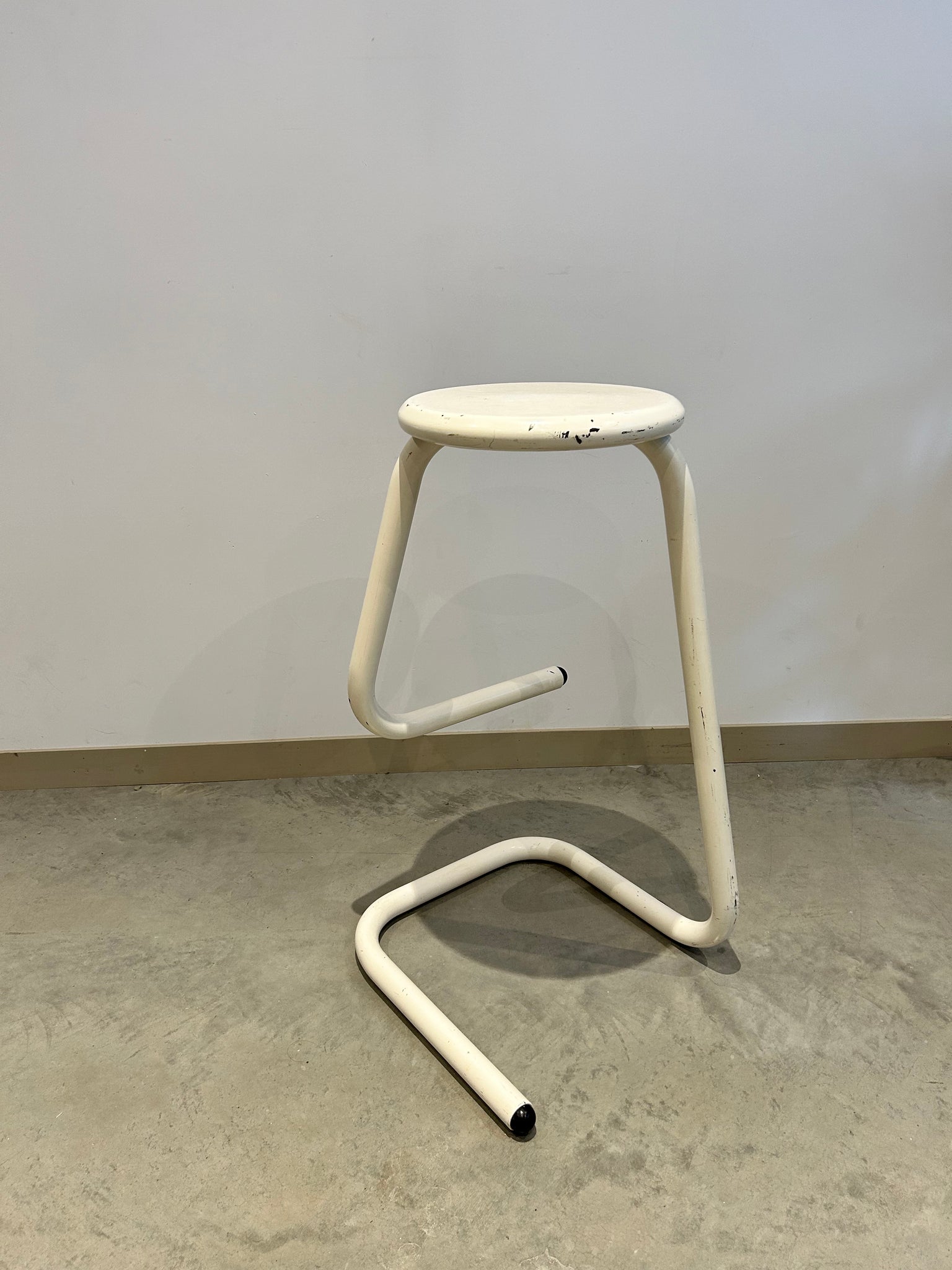 Cream solo paperclip bar stool