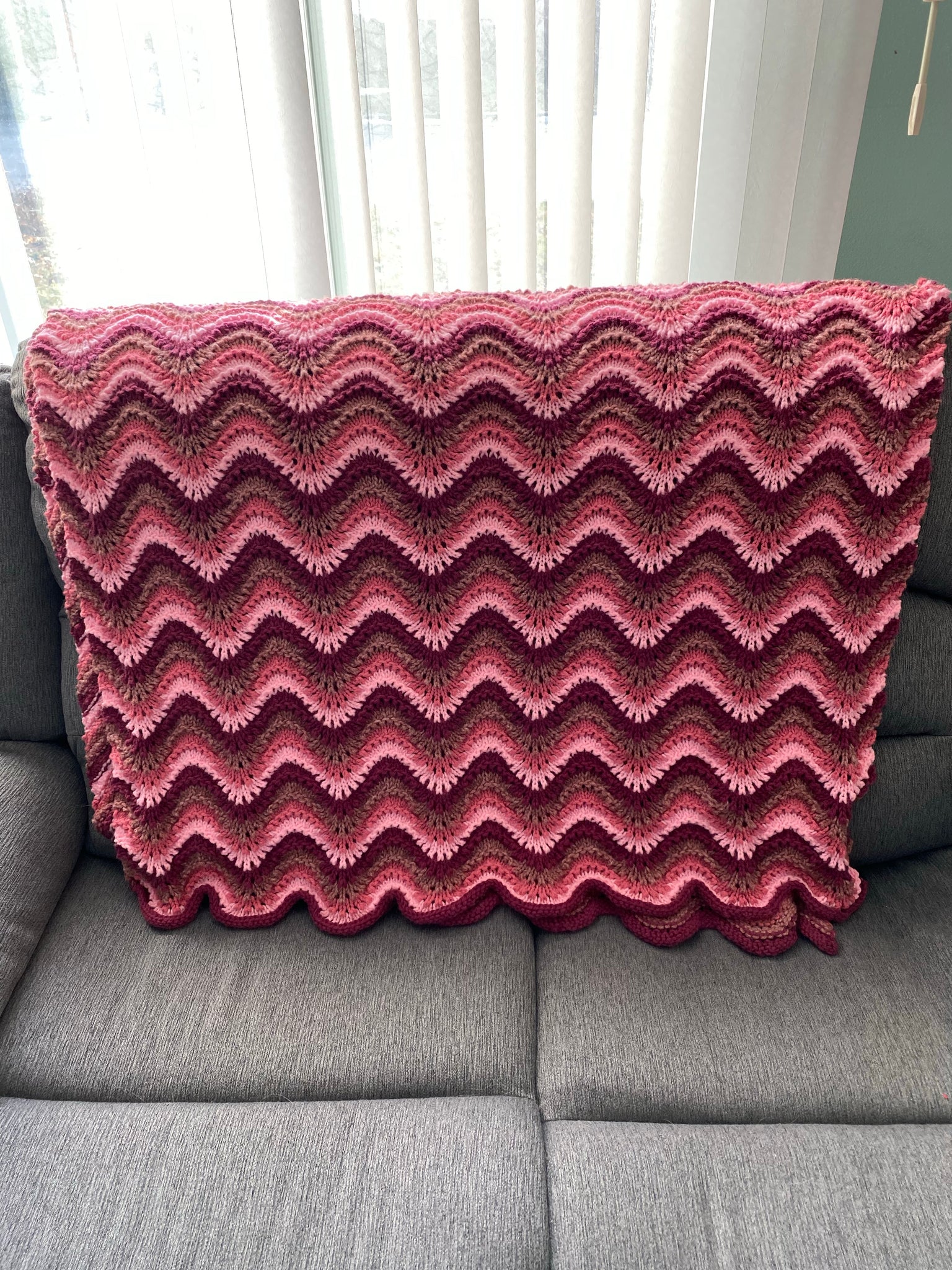 Wavy pinks vintage knitted blanket