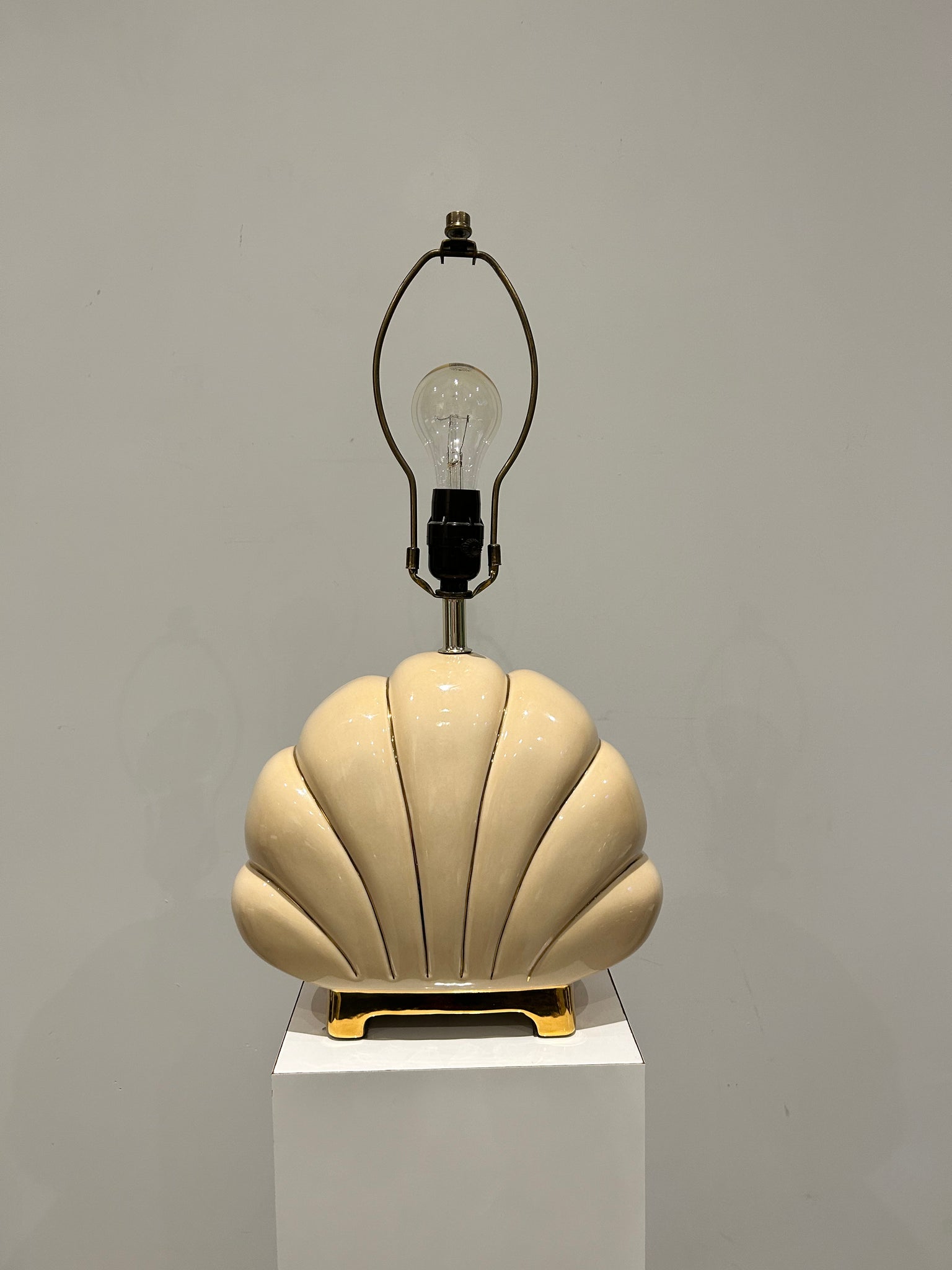 Cream art deco ceramic seashell lamp