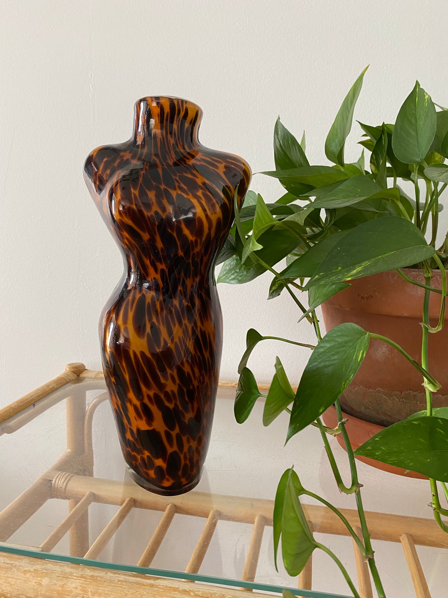 Tortoiseshell speckled glass body vase