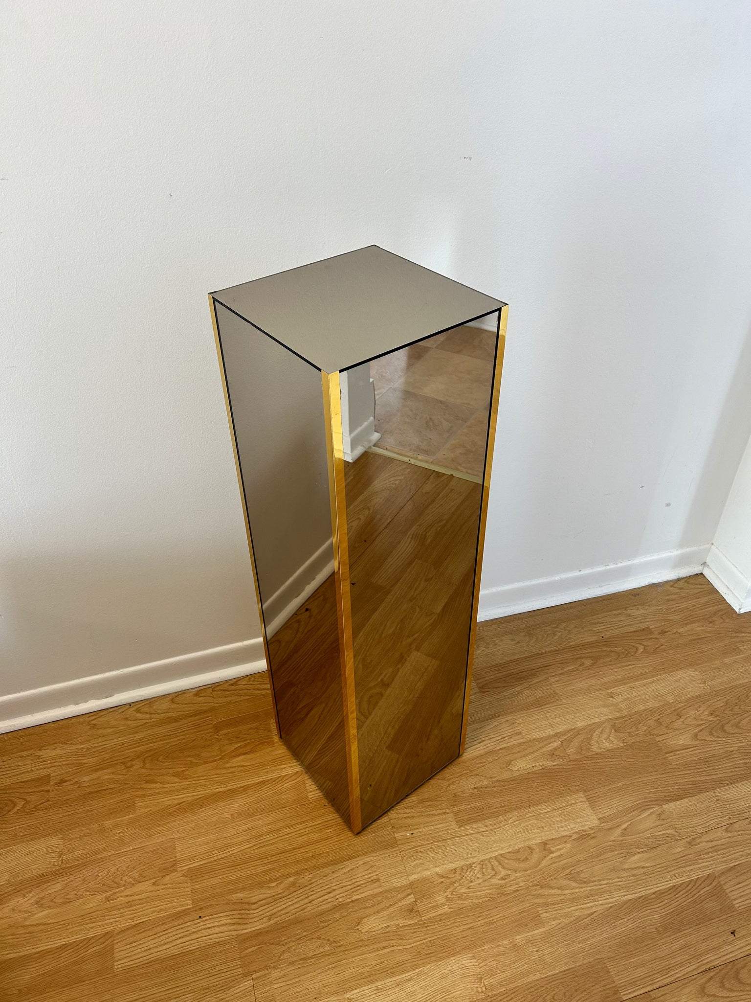 Smokey mirror podium