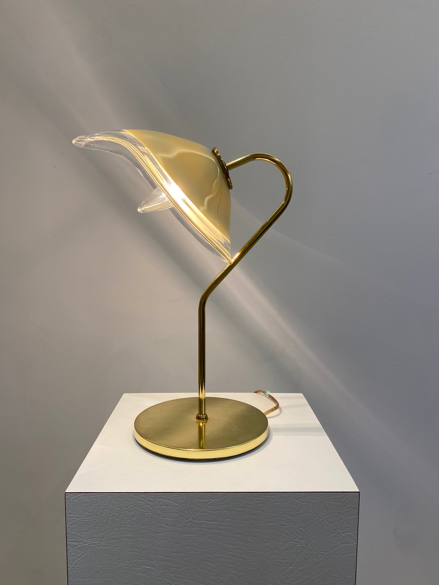 Cream Murano Vetri flower & brass table lamp