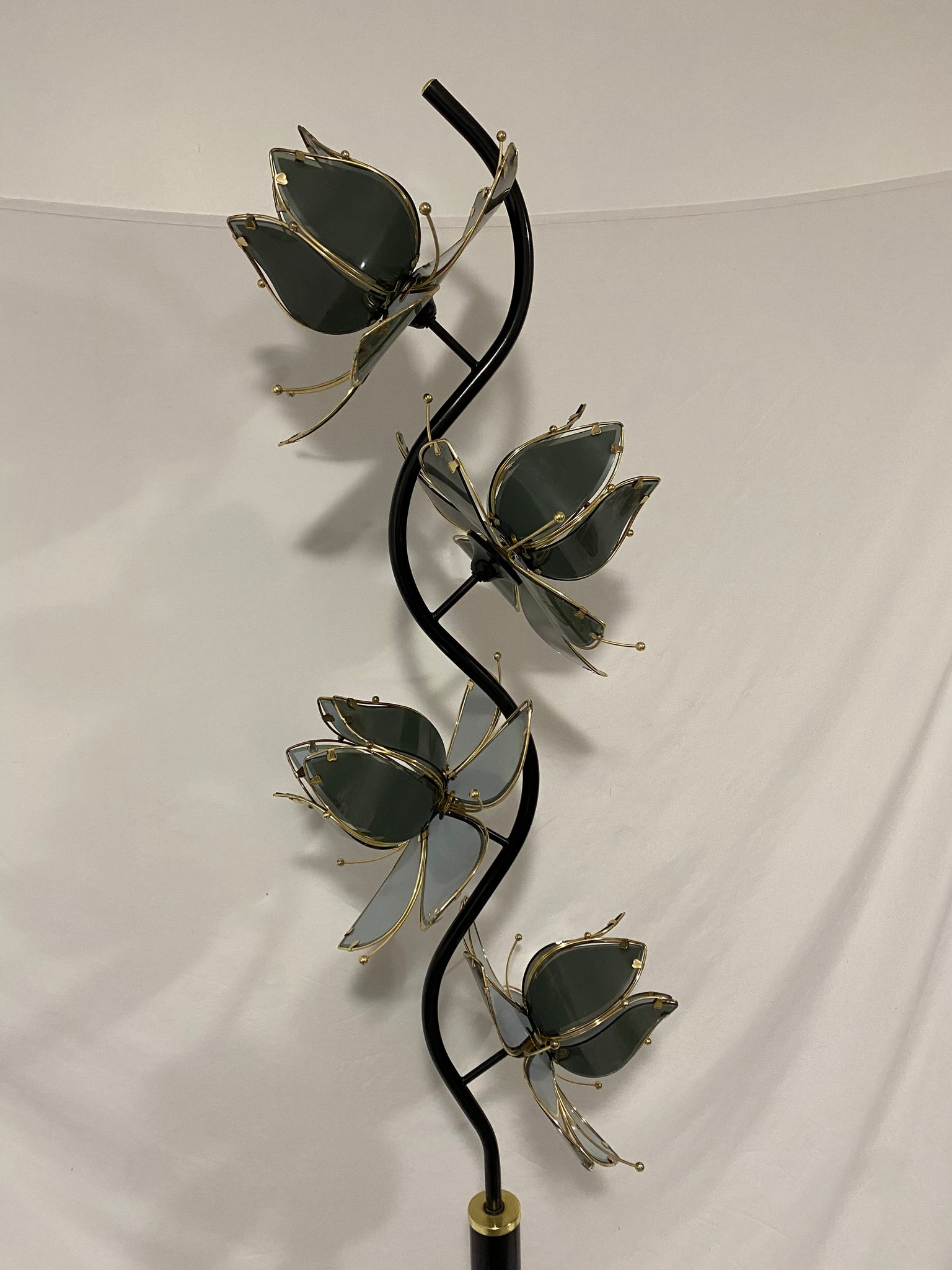 Black lotus floor lamp