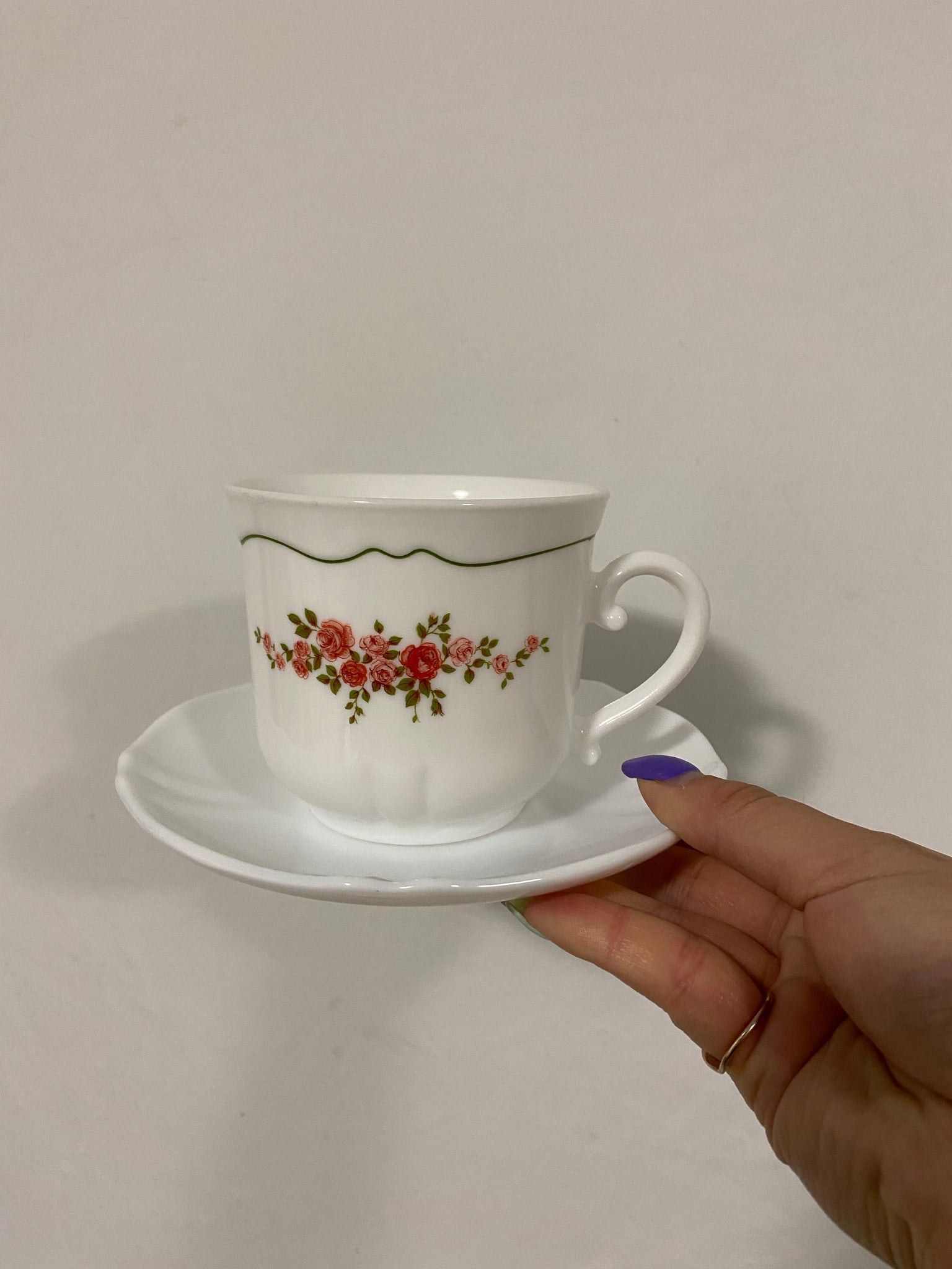 Roses teacups and saucers set