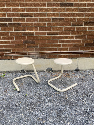 Short cream paperclip bar stools