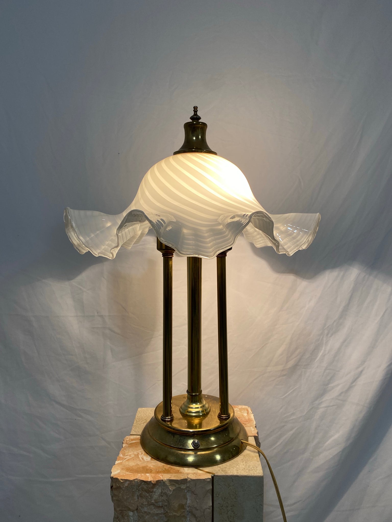 White swirl Murano glass flower table lamp