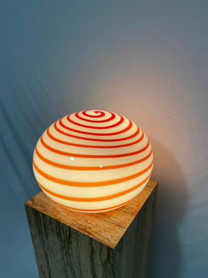 Round swirly glass table lamp
