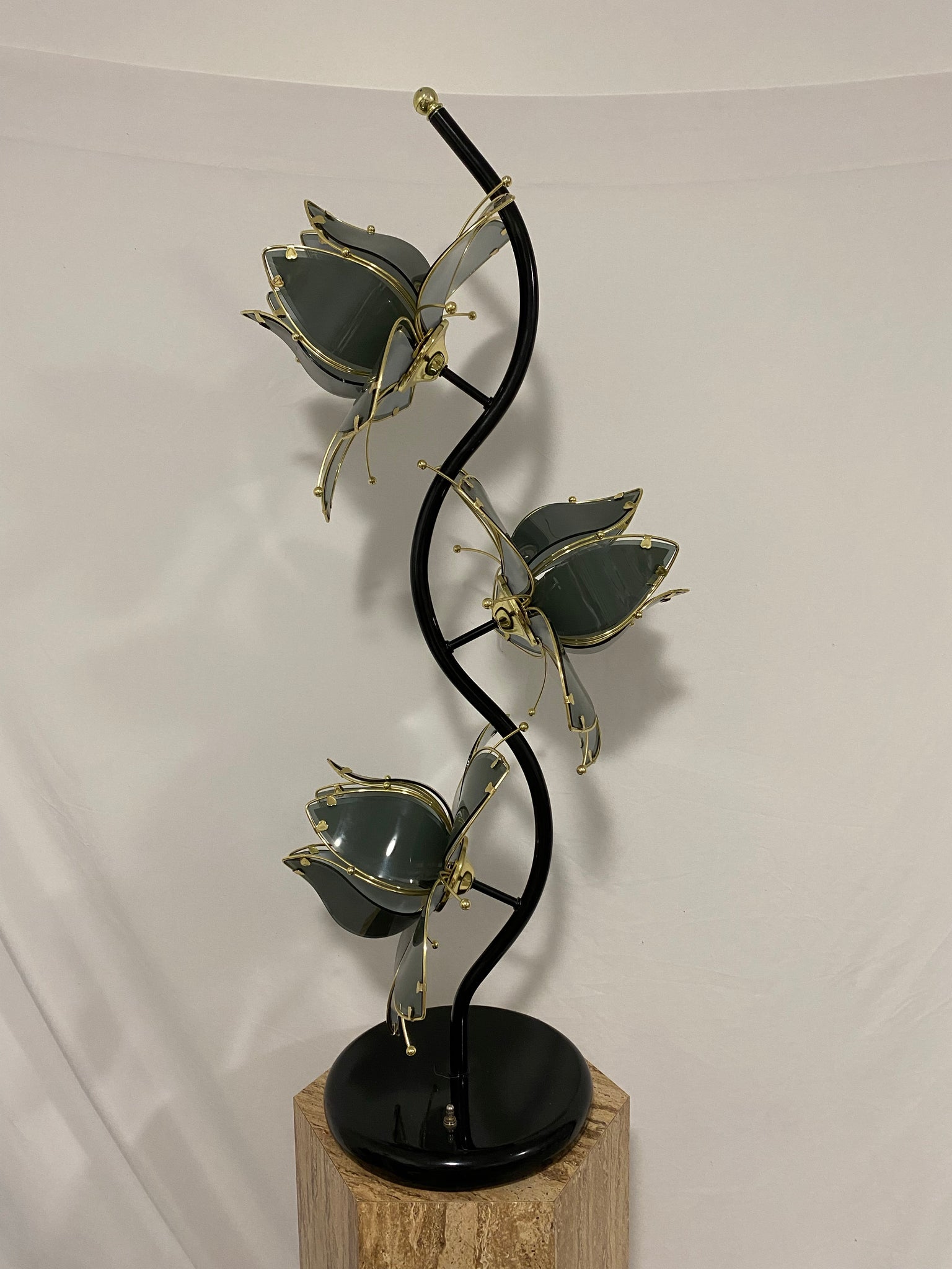 Black lotus table lamp