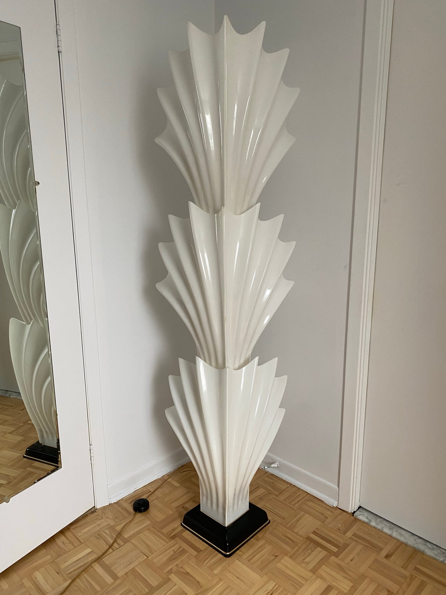 Stunning white lucite seashells floor lamp by Rougier *accepting offers*