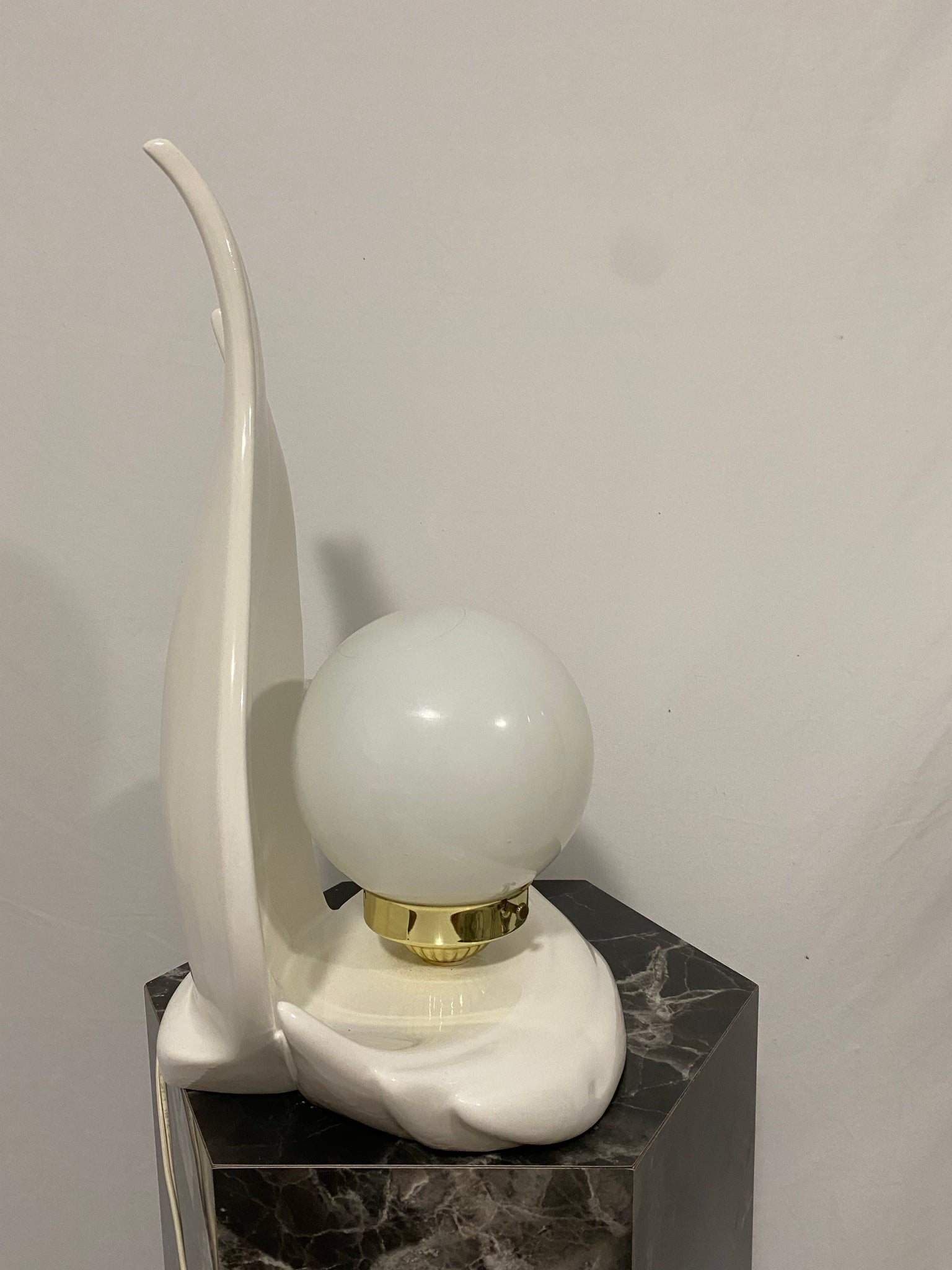 White wave art deco ceramic lamps