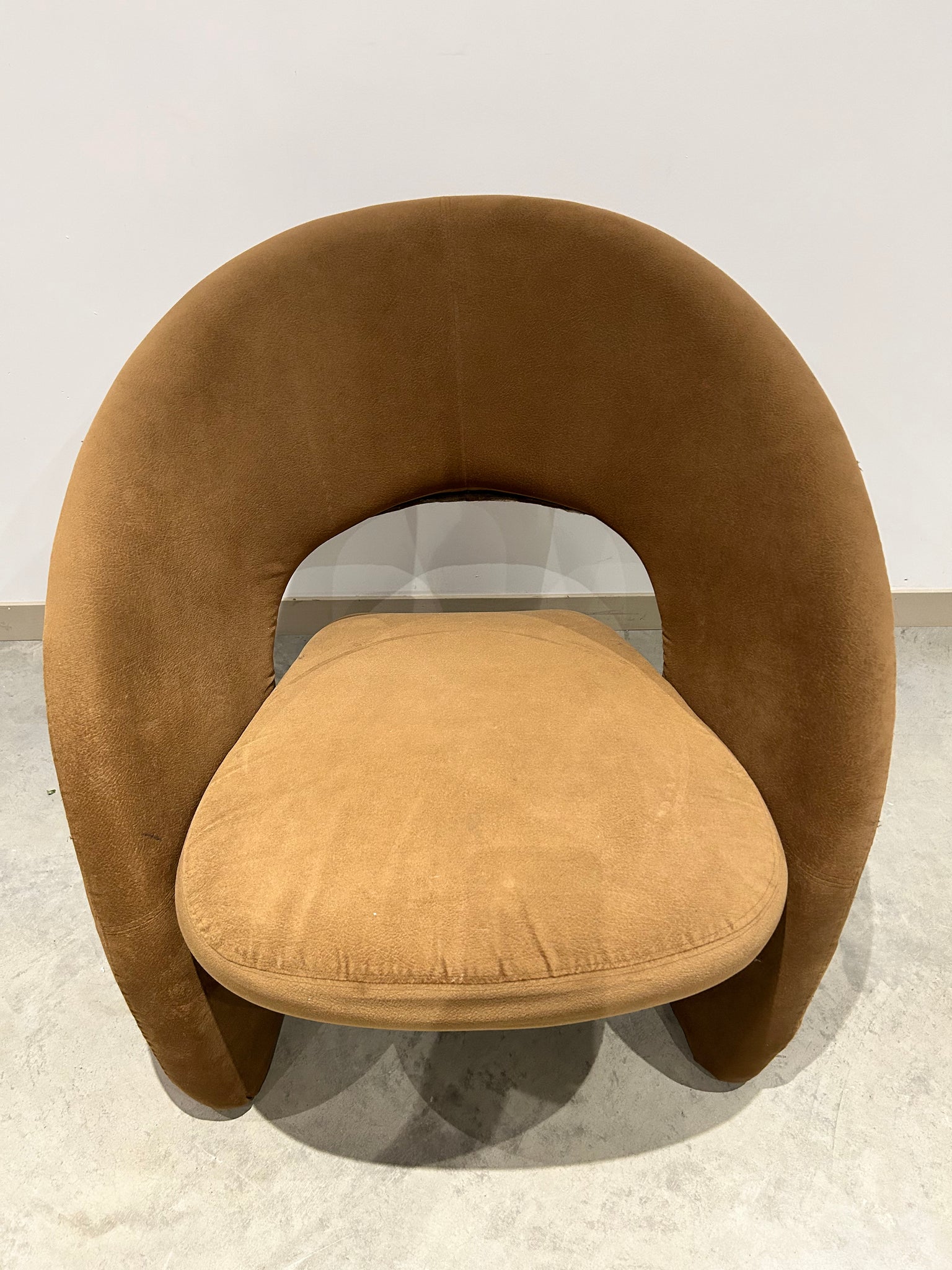 Soft brown Jaymar tongue style chair