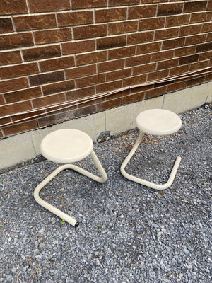Short cream paperclip bar stools