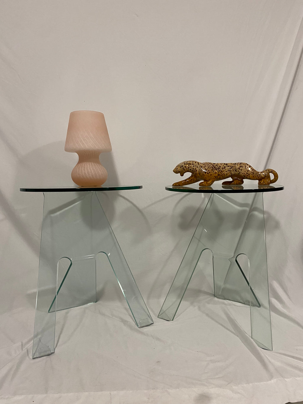 Tables d’appoint modernes en verre trempé à trois pieds